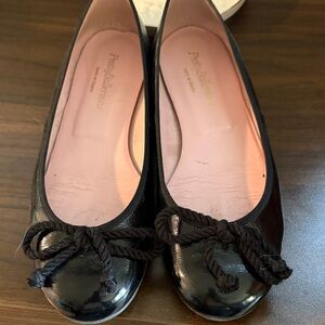 Pretty Ballerinas Glossy Black Flats with Bow